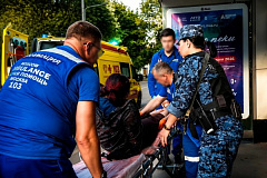 В МОСКВЕ СОТРУДНИКИ РОСГВАРДИИ ОКАЗАЛИ ПОМОЩЬ ДЕВУШКЕ, ПОТЕРЯВШЕЙ СОЗНАНИЕ НА УЛИЦЕ